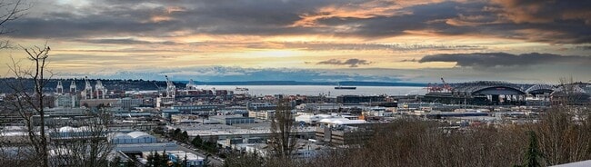 Building Photo - 2Bd/2Ba Seattle Townhouse