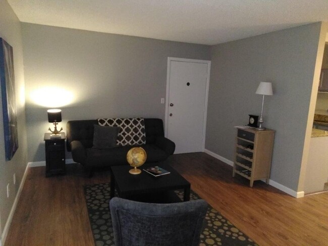 Building Photo - Cherry Creek Schools, 2 bed, 1 bath, 900 s...