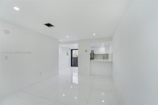 Building Photo - 777 SW 9th Ave