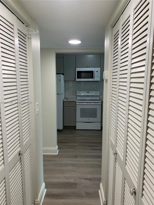 Building Photo - 16465 NE 22nd Ave