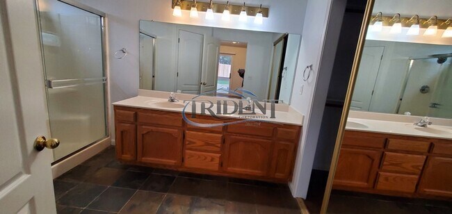 Building Photo - Beautiful Yuba City home on a large lot