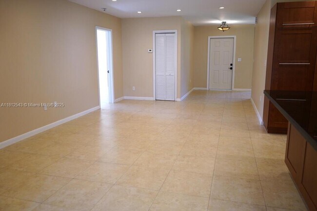 Building Photo - 10701 SW 77th Ct