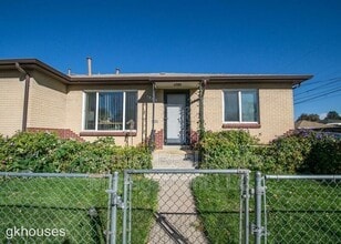 Building Photo - 6415 E 36th Ave