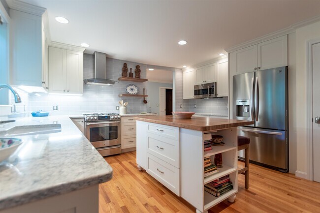 Building Photo - 12 Morningstar Dr