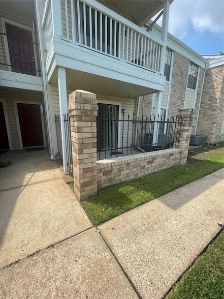 Primary Photo - 2750 Holly Hall St