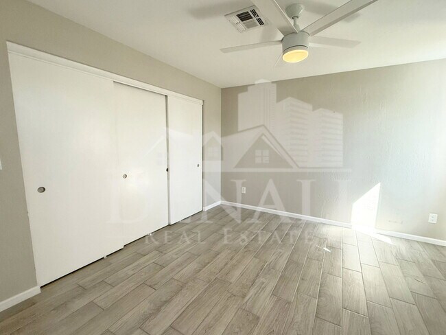 Building Photo - 4901 S Calle Los Cerros Dr