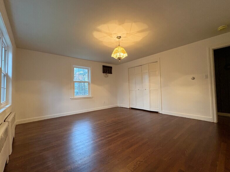 Building Photo - 30 Beechmont St