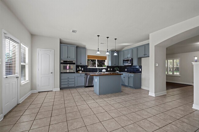 Building Photo - 2123 Enchanted Park Ln