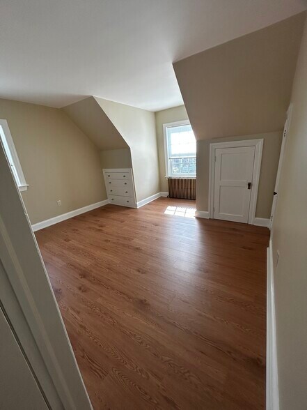 Bedroom - 806 Broadway