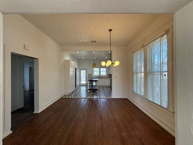Building Photo - Fully Restored 2BR Classic Near Downtown Dignowity Hill