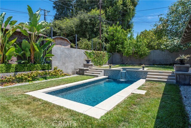 Building Photo - 614 N Glendora Ave