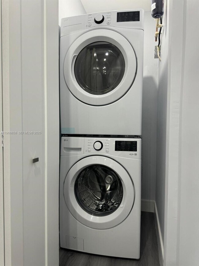 Building Photo - 1230 NW 70th St