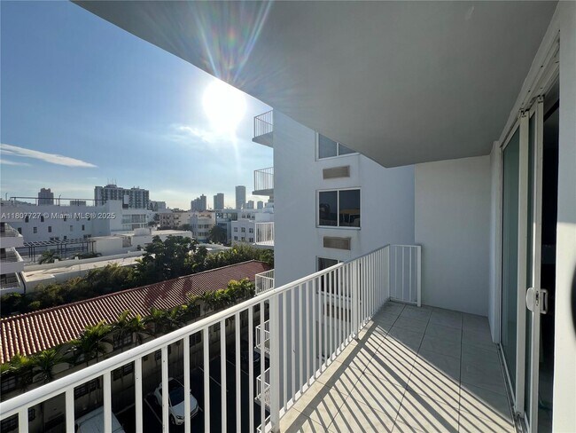 Building Photo - 1255 Collins Ave