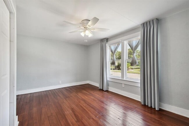 Building Photo - 1925 52nd St S