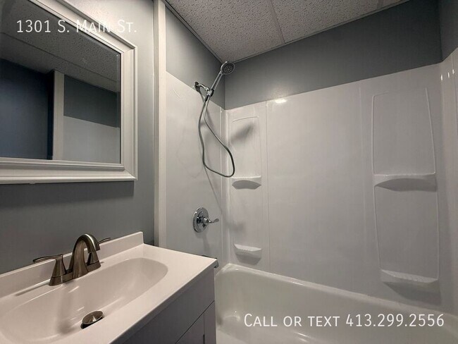 Building Photo - 1301 S Main St