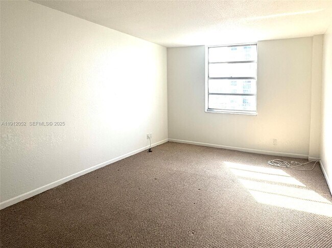 Building Photo - 430 Golden Isles Dr