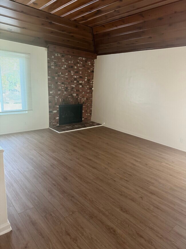 Building Photo - 5535 Radford Ave