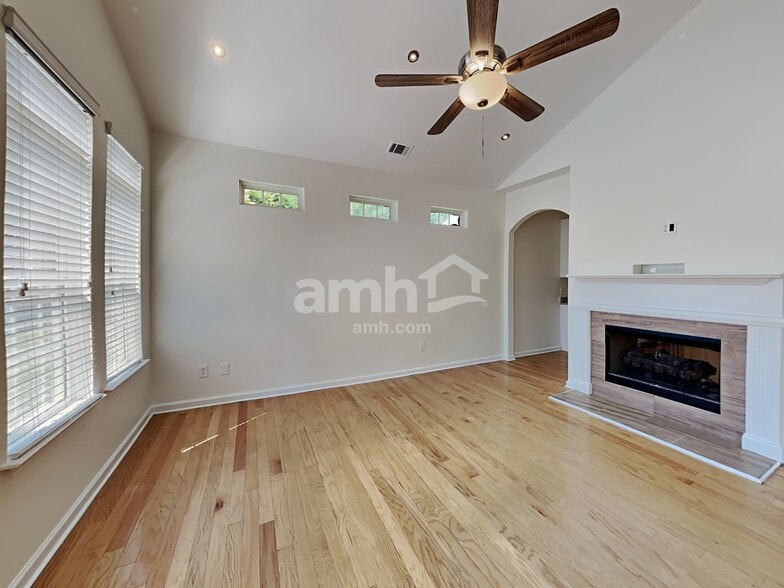 Building Photo - 518 Anglewood Trace