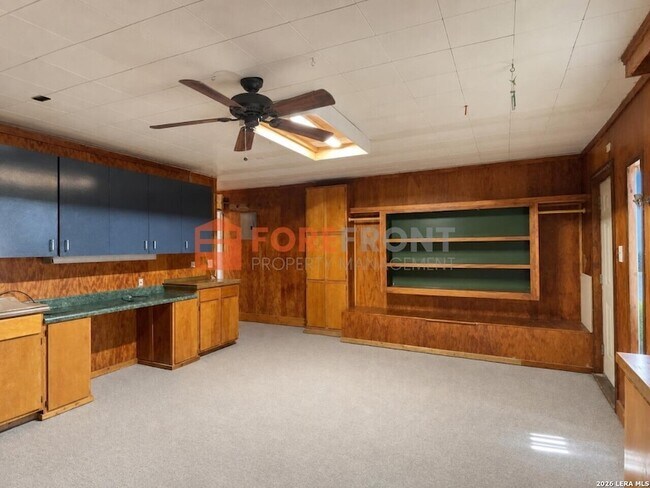 Building Photo - 7845 Village Oak Dr