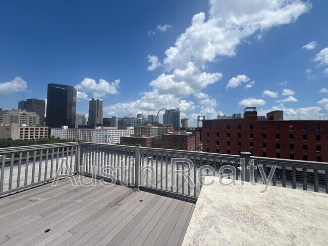 Building Photo - 1004 Spruce St