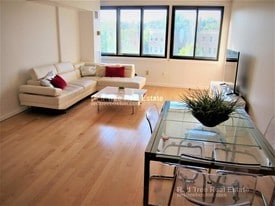 Building Photo - 1731 Beacon St