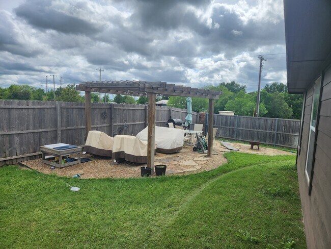 Building Photo - 10337 Kingspoint Blvd