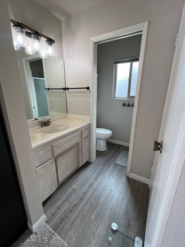 Building Photo - 3 Bed 2 Bath House located in the Heart of Tehachapi! Available 3/1/2026!