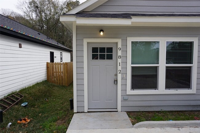 Building Photo - 9812 Arbor Oak