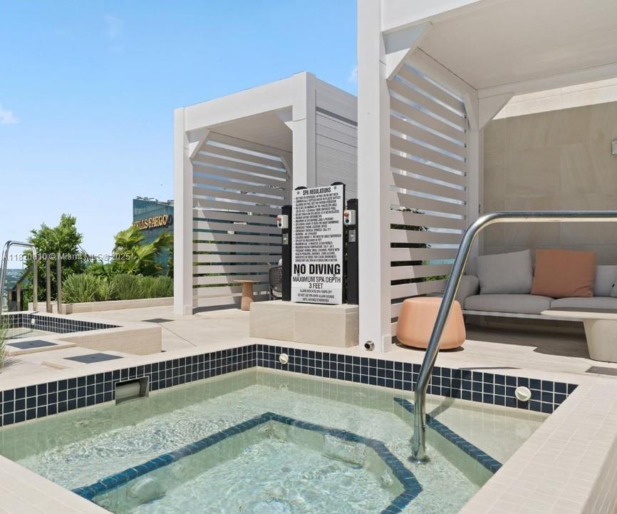 Building Photo - 300 Biscayne Boulevard Way