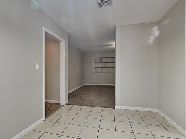 Building Photo - 6936 Clovis Rd