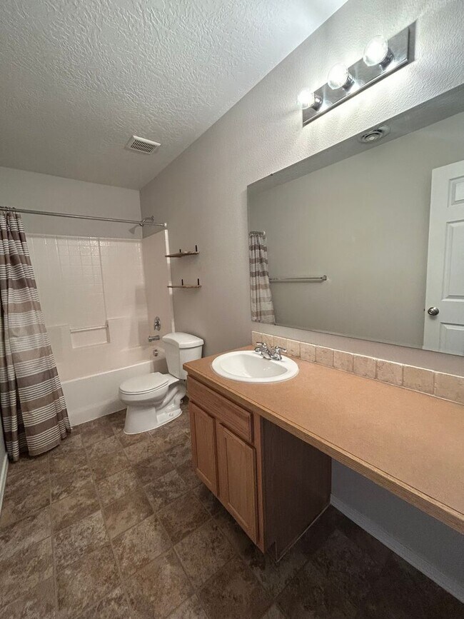 Building Photo - Discover Tranquil Living at Ariposa Park: 4BR, 2.5BA Home