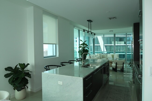 Building Photo - 900 Biscayne Blvd