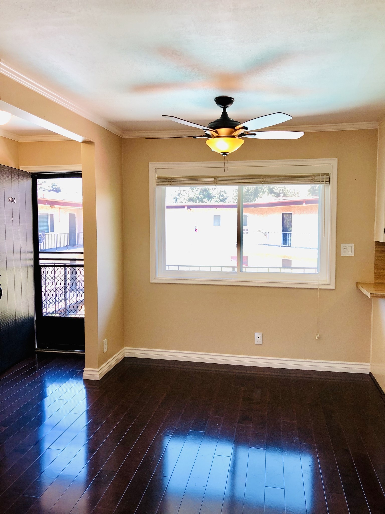 Dining Area - 3907 La Crescenta Ave