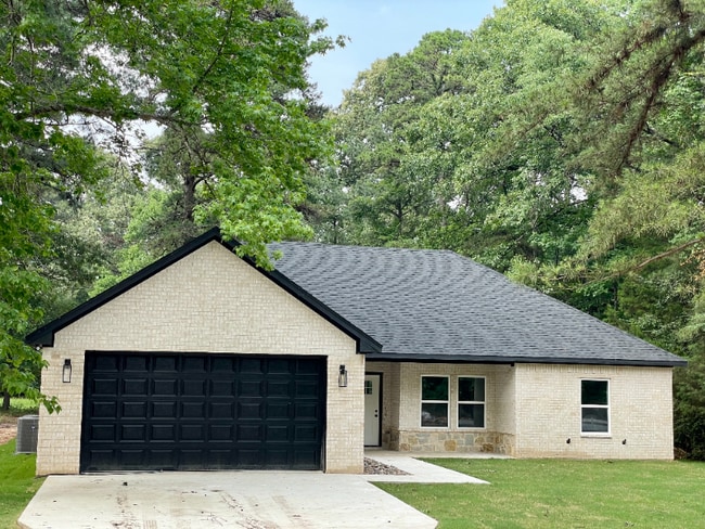 Primary Photo - 17562 Highland Cir
