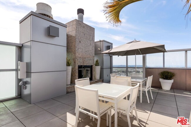 Building Photo - 13700 Marina Pointe Dr