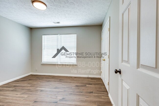 Building Photo - 2104 Loudenslager Dr