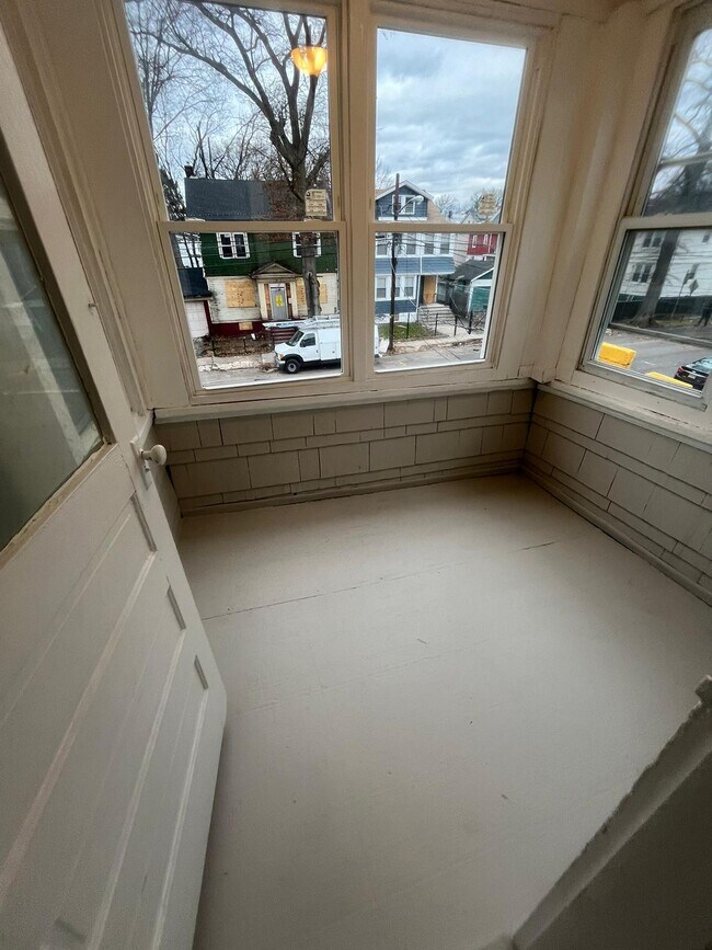 Building Photo - 48 Hopkins Pl