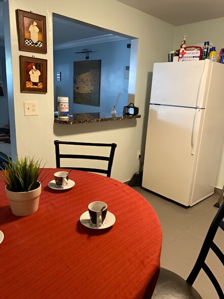 Kitchen - full size refrigerator - 117 NW 47th Ter