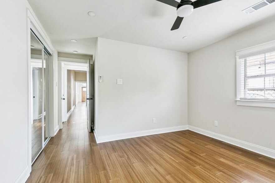 Building Photo - 2009 Governor Nicholls St