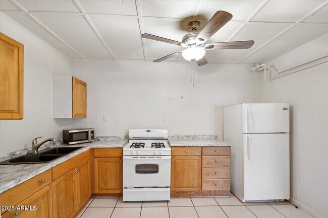 Building Photo - 126 N 10th Ave