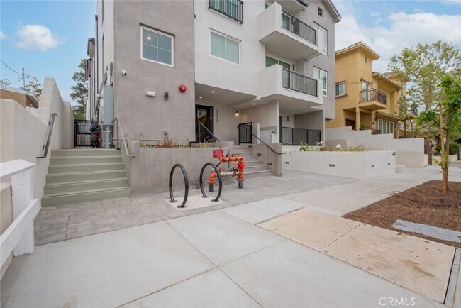 Building Photo - 10218 Fernglen Ave