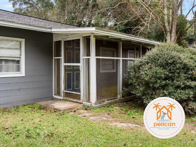 Building Photo - Cozy Studio in Pensacola