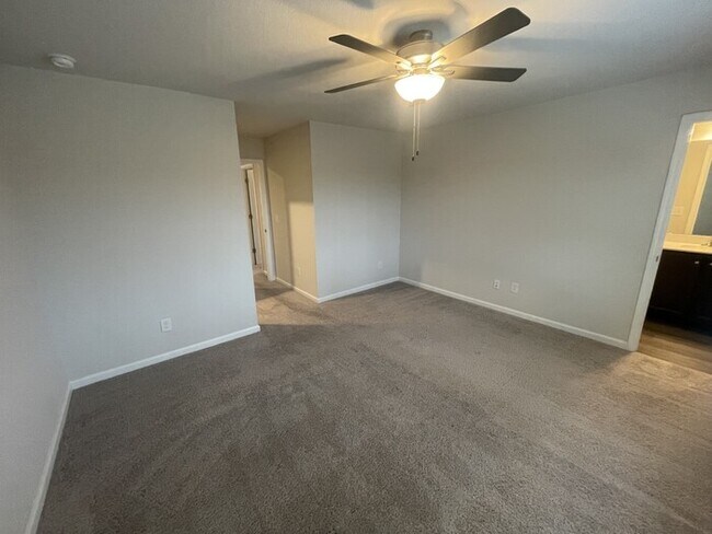Building Photo - New 3 Bedroom 2.5 Bathroom Townhome!