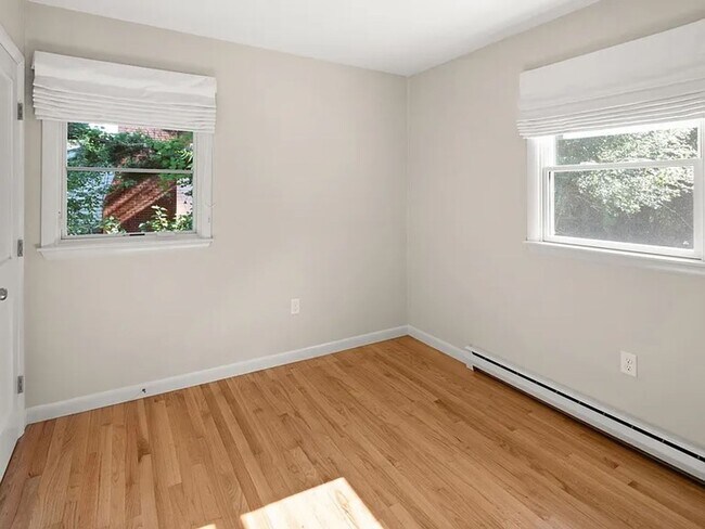 Building Photo - Modern Comfort on East Terrace — Perfect for Families or Professionals