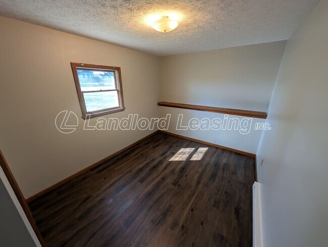 Building Photo - Spacious 4-Bedroom Home with Scenic Views ...