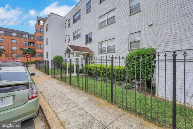 Primary Photo - 4929 Foote St NE