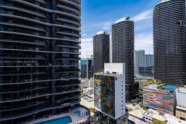 Building Photo - 1010 Brickell Ave