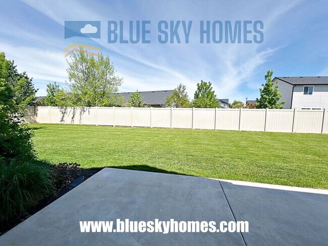 Building Photo - 2572 E Mariposa Dr
