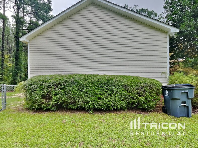 Building Photo - 139 Creekside Dr