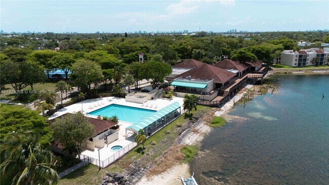 Building Photo - 110 Lake Emerald Dr
